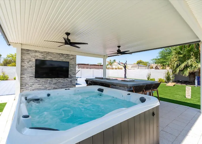 Sportscourt Pool Hot Tub Game Playground Holiday home Phoenix