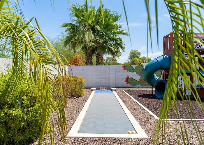 Sportscourt Pool Hot Tub Game Playground Holiday home *