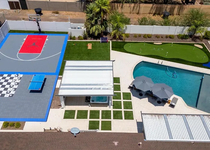 Sportscourt Pool Hot Tub Game Playground Holiday home