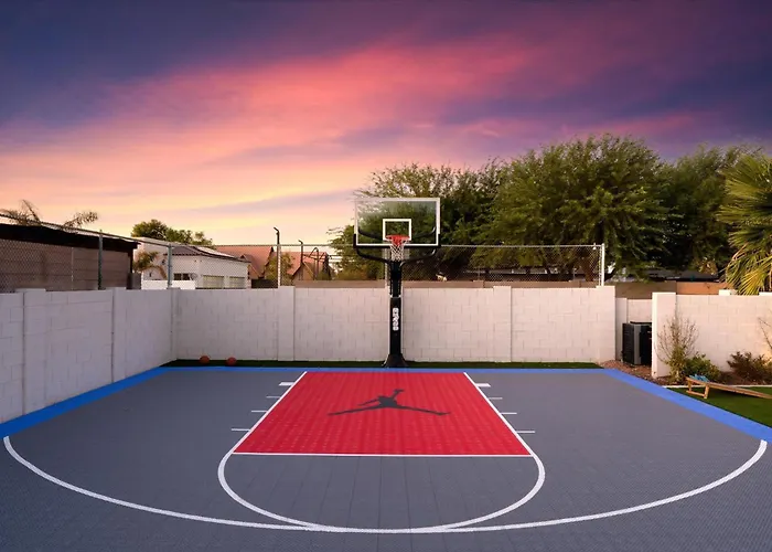 Sportscourt Pool Hot Tub Game Playground Holiday home *
