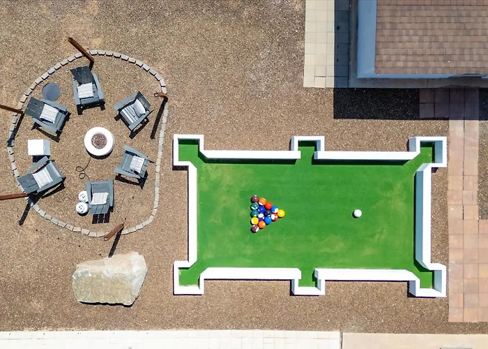 Sportscourt Pool Hot Tub Game Playground Holiday home